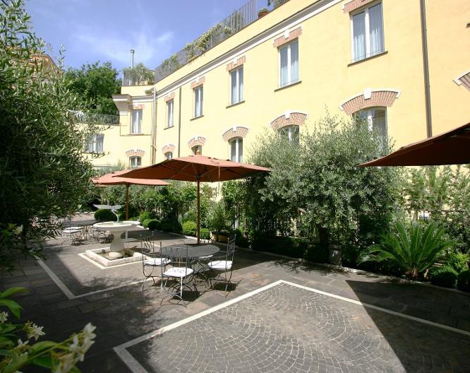 Ateneo Garden Palace - Außenansicht