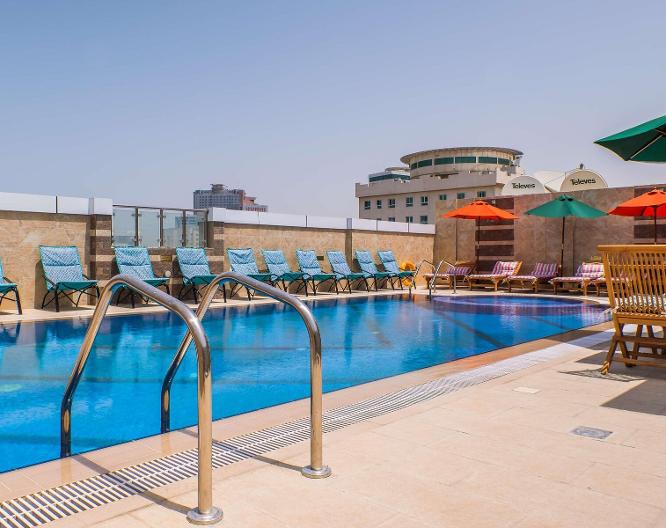 Crystal Plaza Al Majaz Hotel - Pool