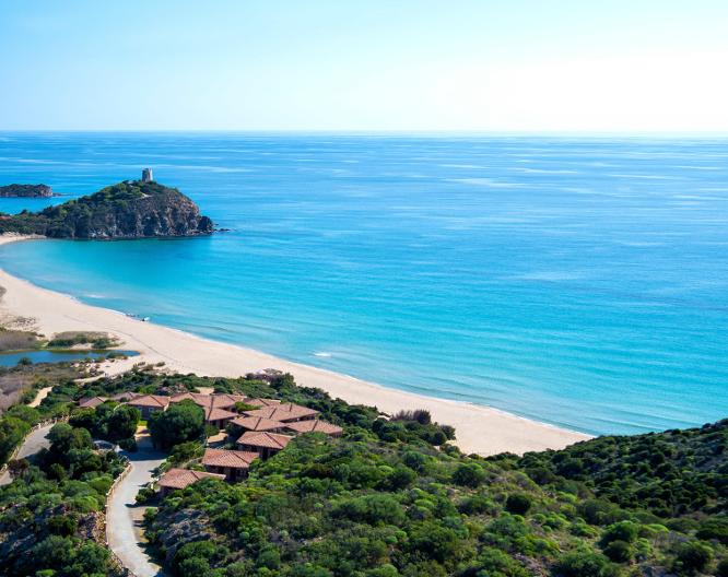 Baia di Chia Resort Sardinia, Curio Collection by Hilton - Vue extérieure