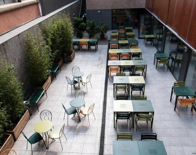 Pere Tarrés Youth Hostel - Essen und Trinken
