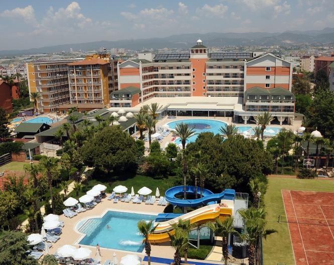 Insula Resort & Spa - Pool