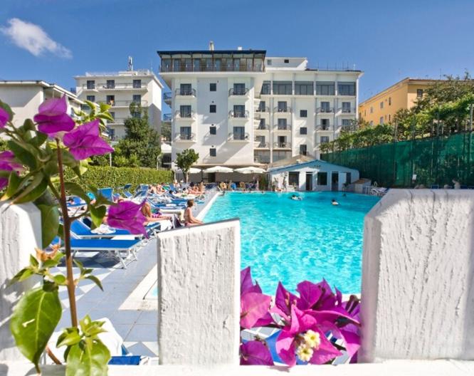 Grand Hotel Flora - Außenansicht
