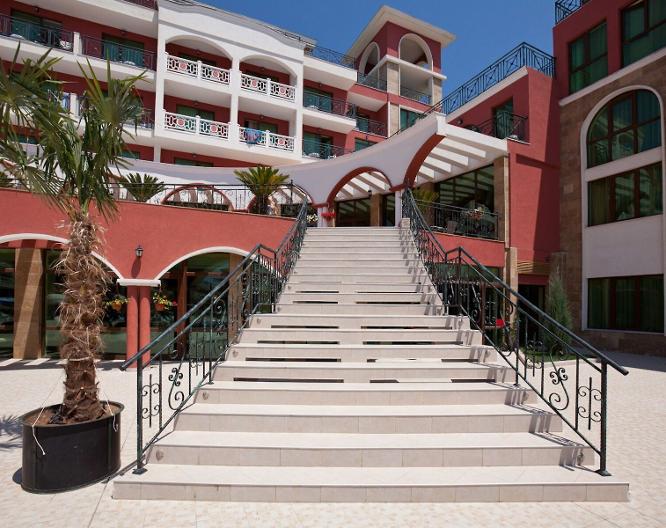 St. George Palace - Außenansicht