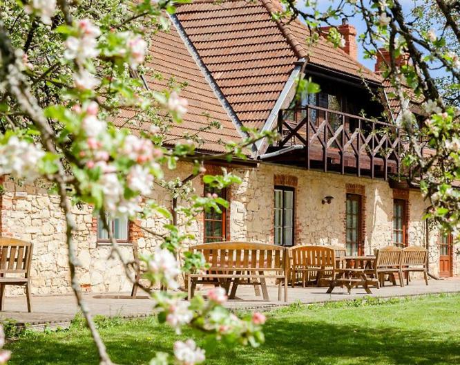 Karlamuiza Country Hotel - Außenansicht