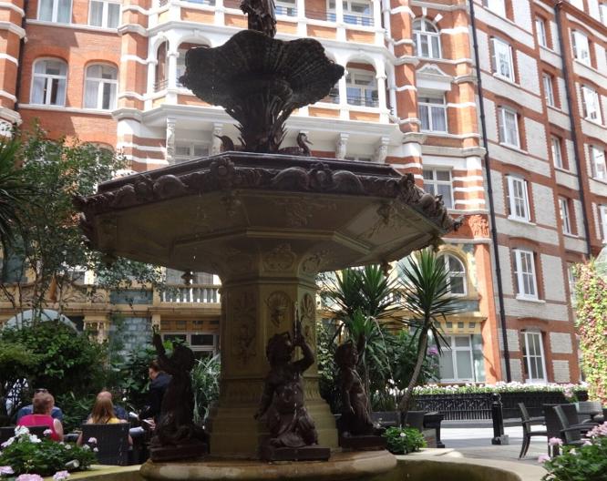 St. James' Court, A Taj Hotel - Außenansicht