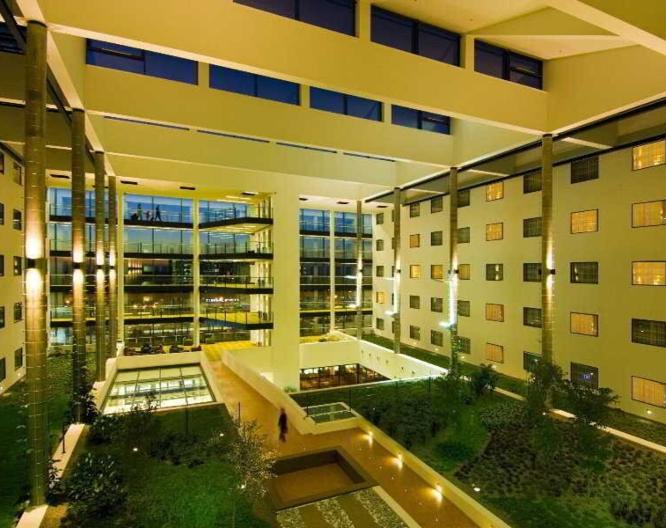 Courtyard By Marriott Airport - Außenansicht