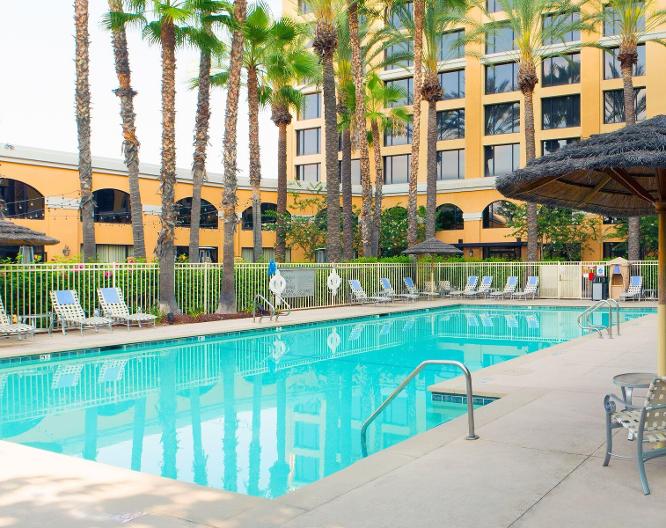 Delta Hotels Anaheim Garden Grove - Außenansicht