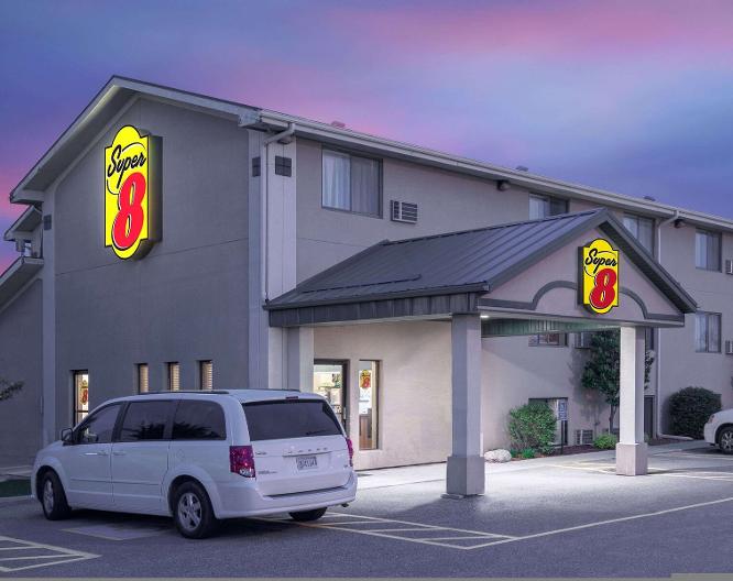 Super 8 by Wyndham Willmar - Außenansicht