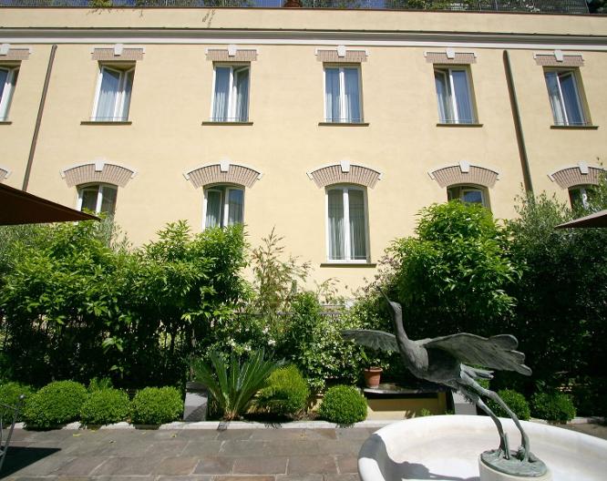 Ateneo Garden Palace - Außenansicht