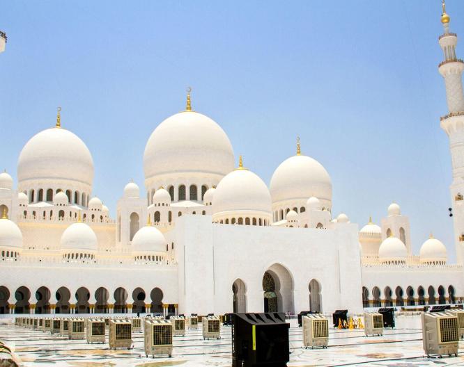 Holiday Inn Abu Dhabi - Außenansicht
