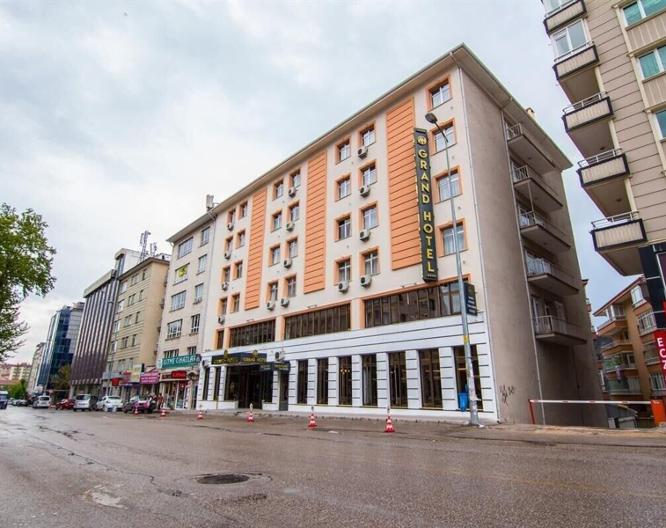 An Grand Hotel - Außenansicht