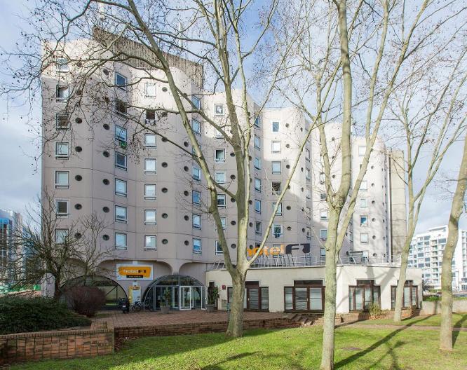 HotelF1 Cergy - Außenansicht