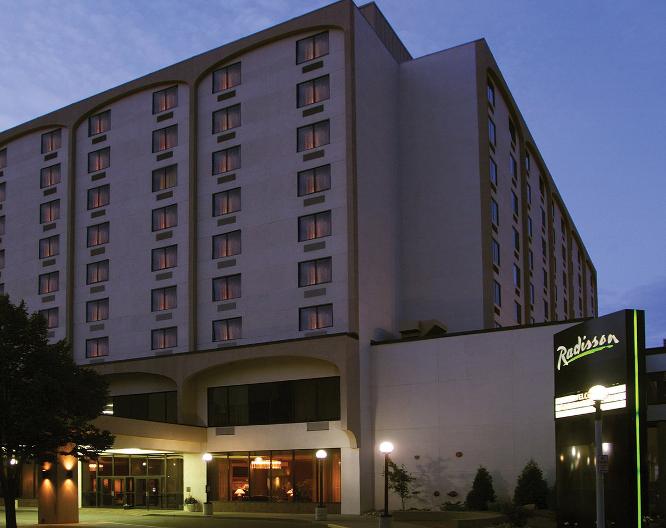 Radisson Hotel Bismarck - Außenansicht