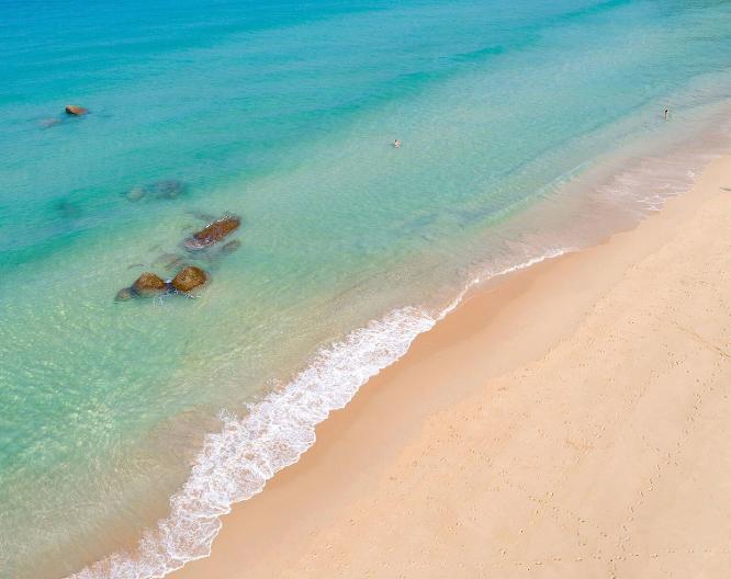 OUTRIGGER Surin Beach Resort - Landschaft