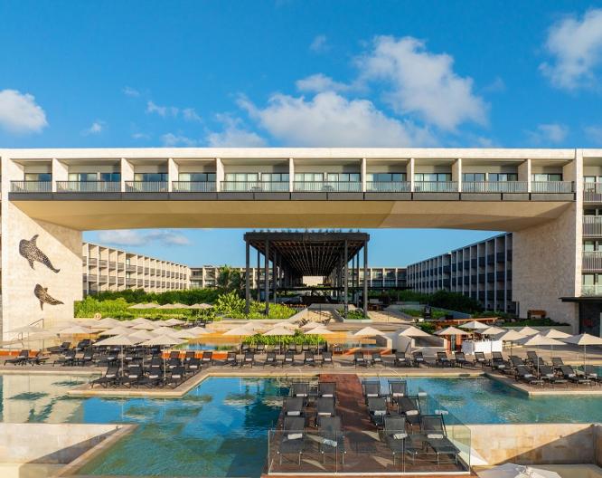 Devossion by Live Aqua Playa del Carmen - Außenansicht
