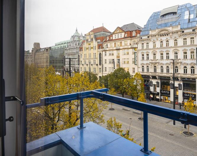 EA Hotel Julis - Außenansicht