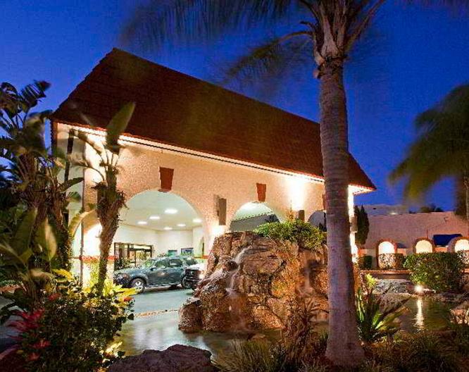 Maingate Lakeside Resort - Außenansicht