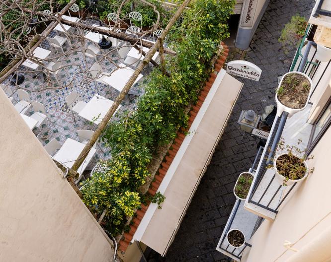 Palazzo Gargiulo Luxury Rooms & Suites - Landschaft