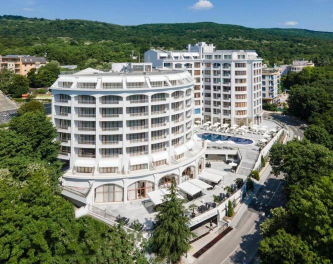 Continental Hotel - Außenansicht