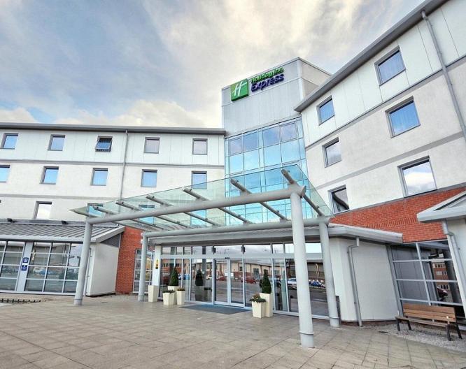 Holiday Inn Express Leigh - Sports Village - Außenansicht
