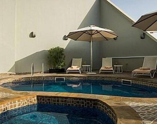 Executive Suites by Mourouj Abu Dhabi - Piscine