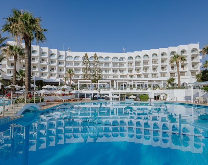 The Golden Coast Beach Hotel - Außenansicht