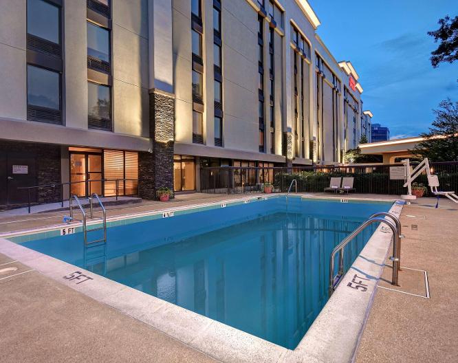 Hampton Inn & Suites Alexandria Old Town Area South - Außenansicht