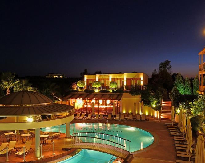 Ambassador Hotel - Außenansicht