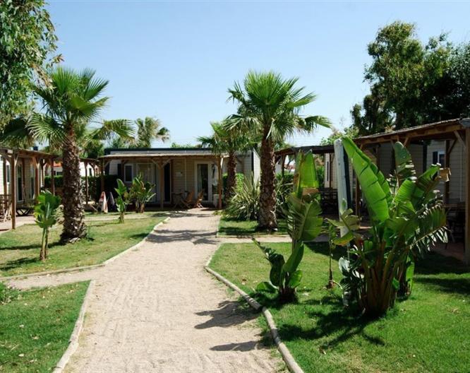 Camping Ampolla Playa - Außenansicht