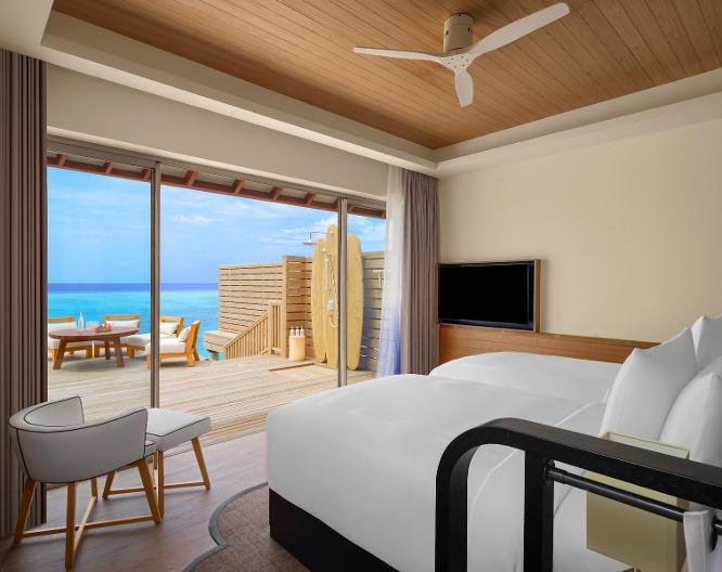 Avani+ Fares Maldives Resort - Außenansicht