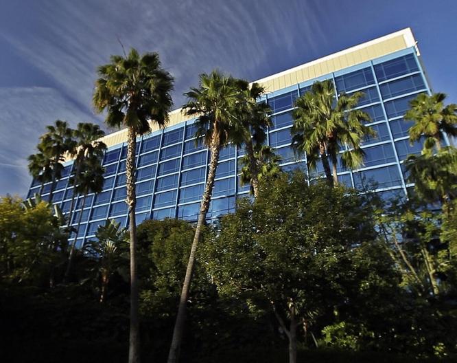 Disneyland Hotel - Außenansicht
