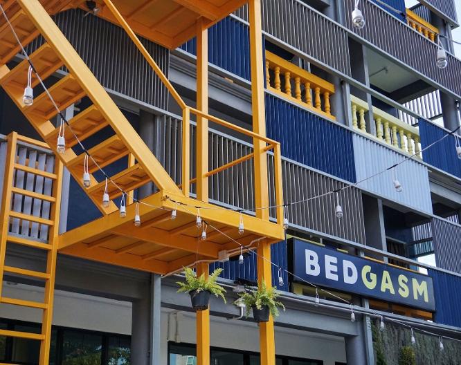 BEDGASM Poshtel x Cafe - Außenansicht