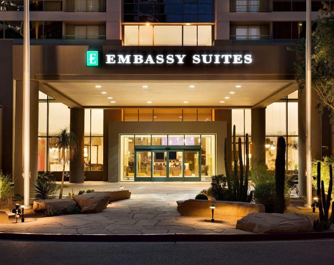 Hilton Phoenix Suites - Außenansicht