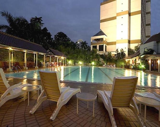 ARTOTEL Gelora Senayan Jakarta - Pool