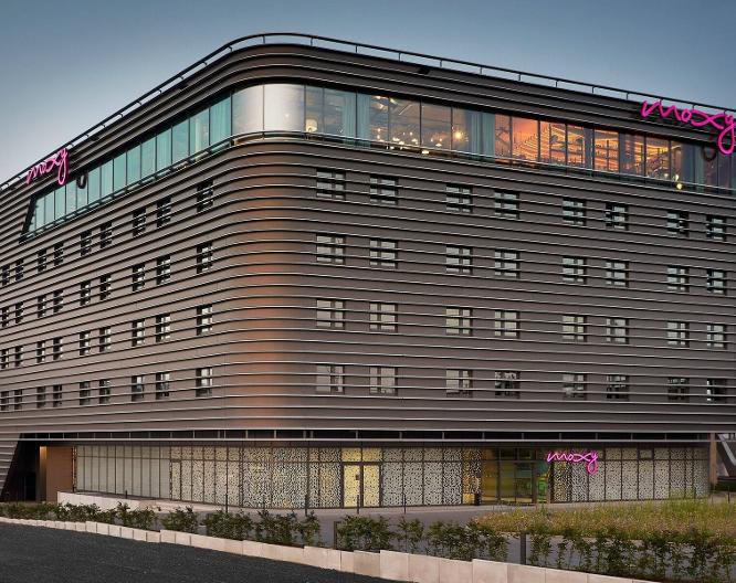 Moxy am Flughafen Köln-Bonn - Außenansicht