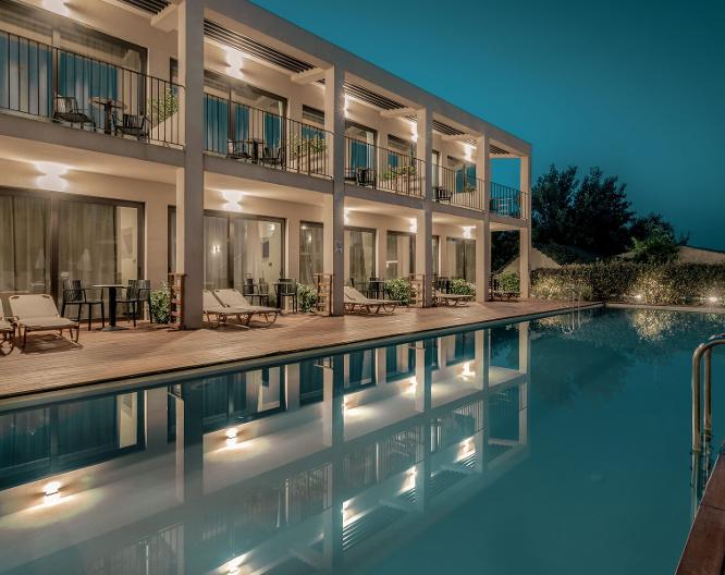 New Beach Hotel - Pool