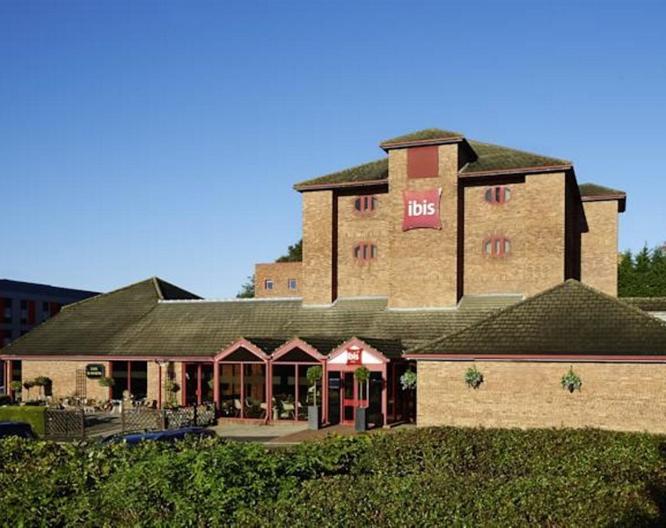 Ibis Luton Airport - Außenansicht