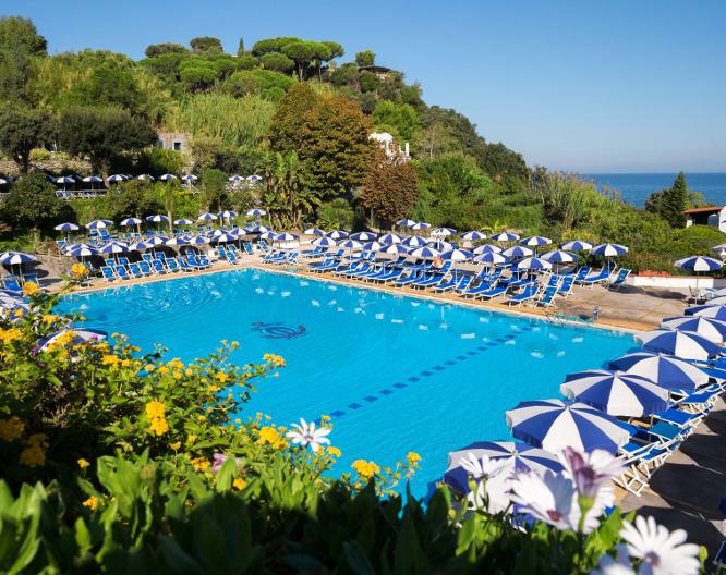 Hotel L` Oasi Parco Castiglione - Außenansicht