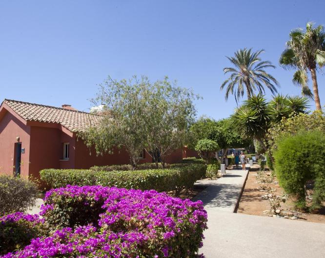 Makronissos Holiday Village - Außenansicht