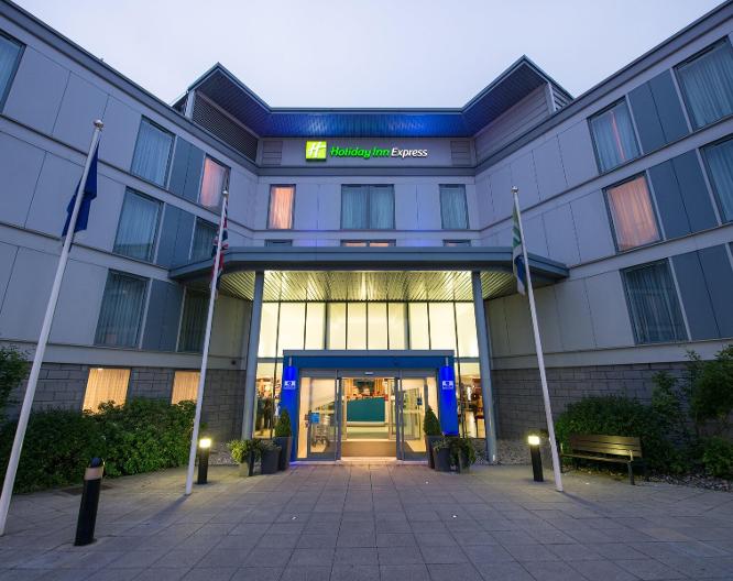 Holiday Inn Express London - Stansted Airport - Vue extérieure