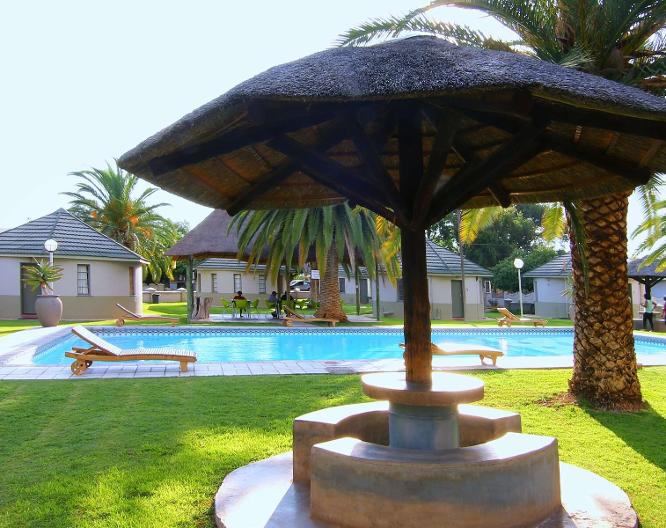 Kalahari Arms Hotel - Außenansicht