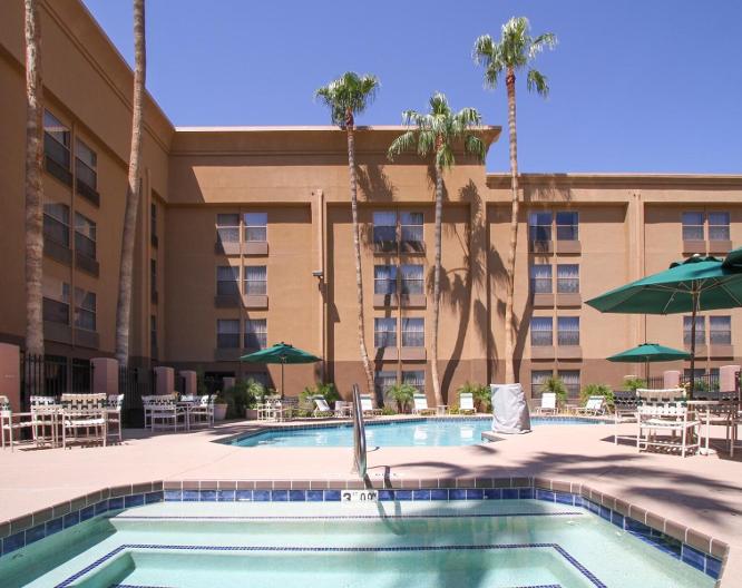 GreenTree Inn & Suites Phoenix - Außenansicht