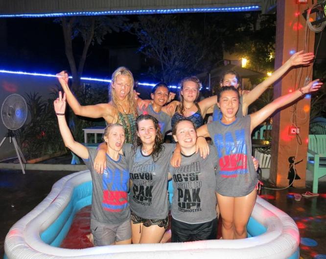 Pak Up Hostel - Pool
