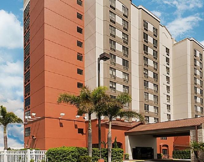 Holiday Inn Express Hotel near Universal Orlando - Vue extérieure