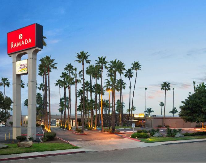 Ramada San Diego North Hotel & Conference Center - Außenansicht