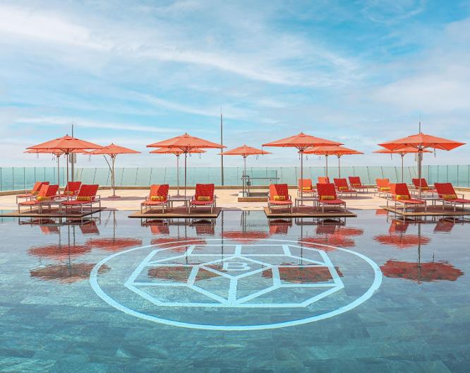 The Bentley Luxury Hotel And Suites - Pool