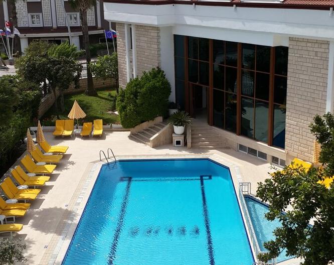 Felice - Pool