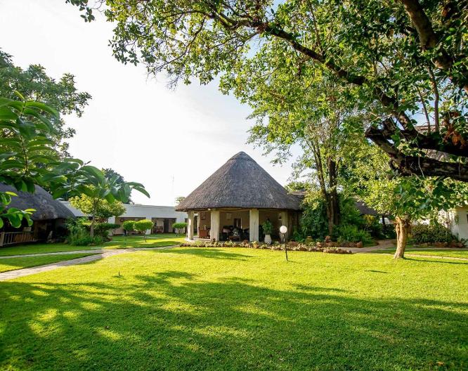 A'Zambezi River Lodge - Außenansicht