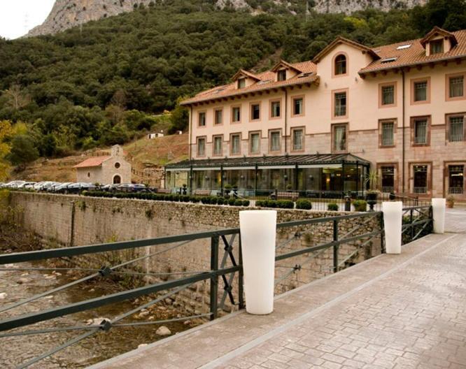 Hotel Balneario de la Hermida - Außenansicht