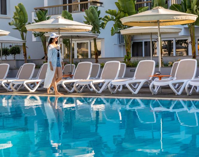 Christabelle Hotel Apartments - Pool